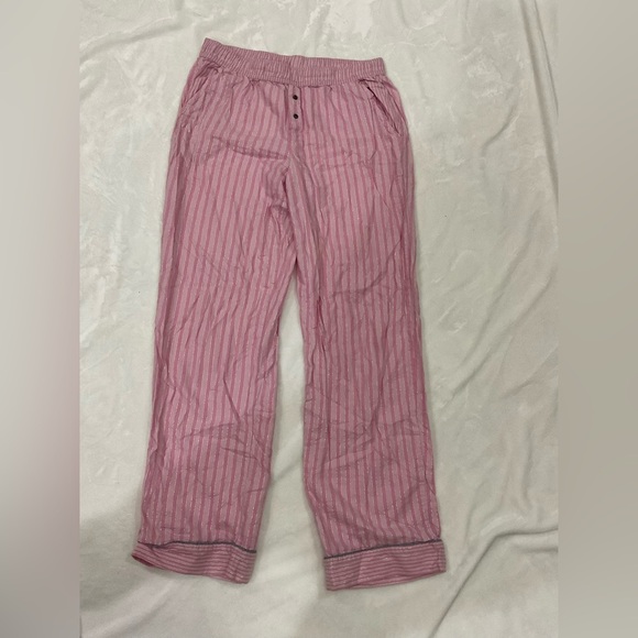 Victoria's Secret Soft Cream V-Neck Tee and Pants - Picture 4 of 9